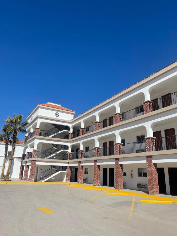 Hotel Dunas Near Consulate ซิวดัด ฮัวเรซ ภายนอก รูปภาพ